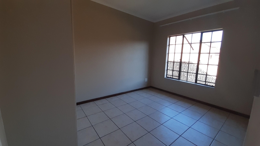 To Let 3 Bedroom Property for Rent in Golf Park Gauteng