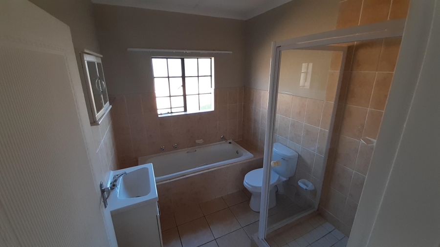 To Let 3 Bedroom Property for Rent in Golf Park Gauteng