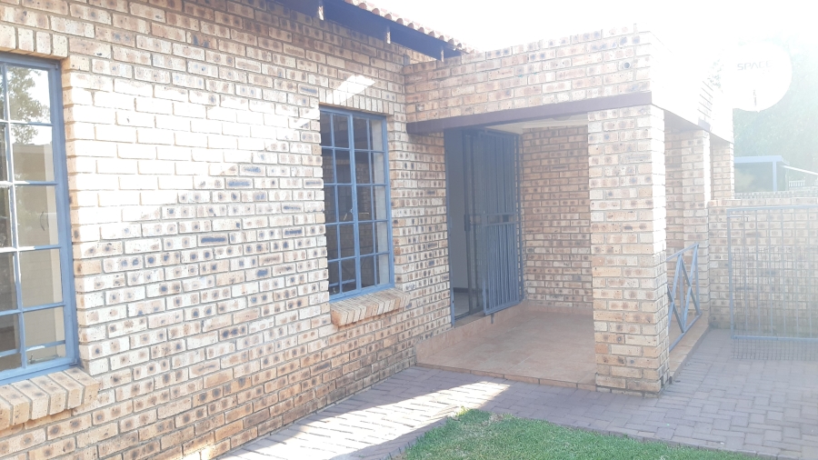 To Let 3 Bedroom Property for Rent in Golf Park Gauteng