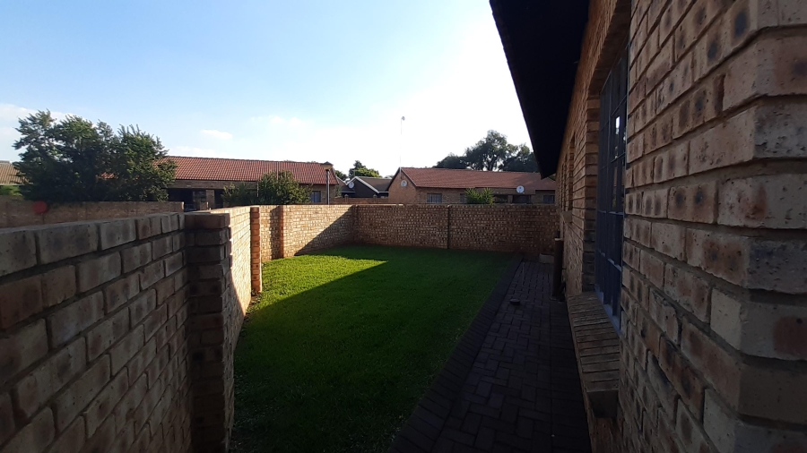 To Let 3 Bedroom Property for Rent in Golf Park Gauteng