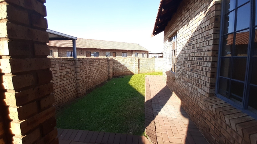 To Let 3 Bedroom Property for Rent in Golf Park Gauteng