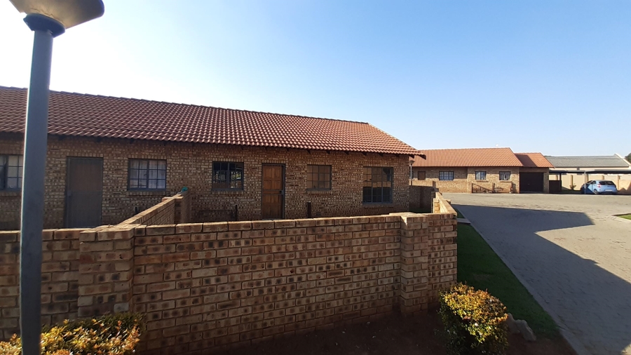 To Let 3 Bedroom Property for Rent in Golf Park Gauteng