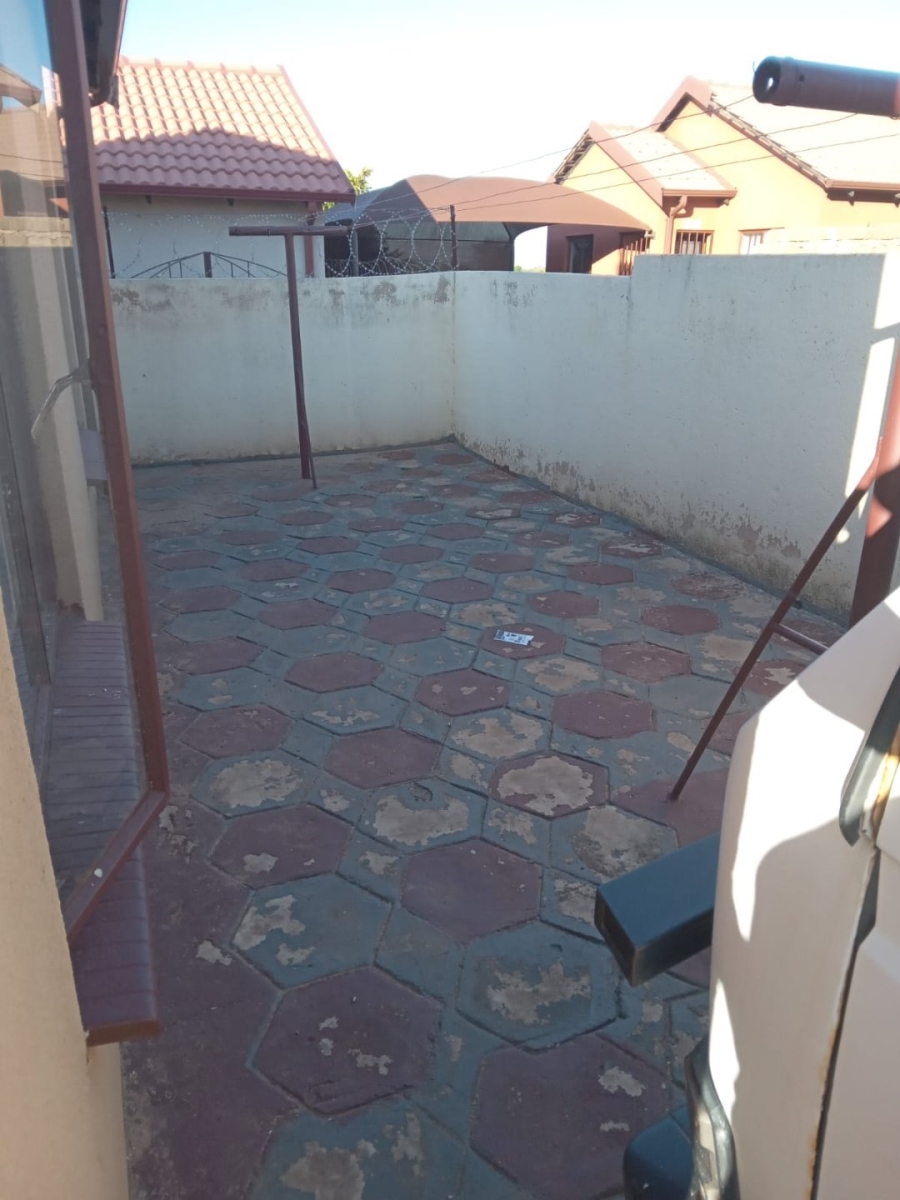 2 Bedroom Property for Sale in Soshanguve VV Gauteng