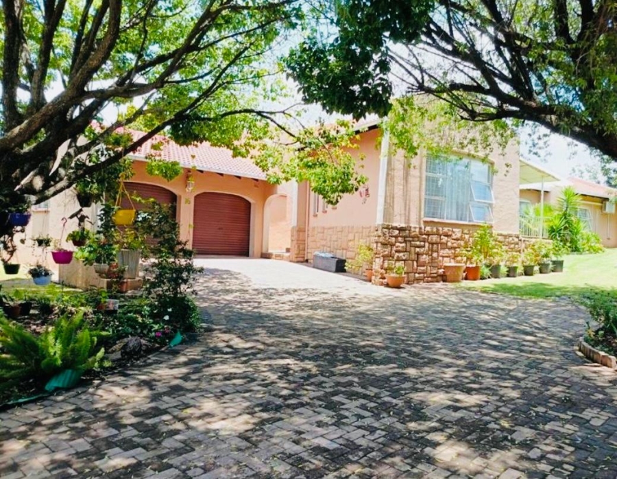 3 Bedroom Property for Sale in Helikonpark Gauteng