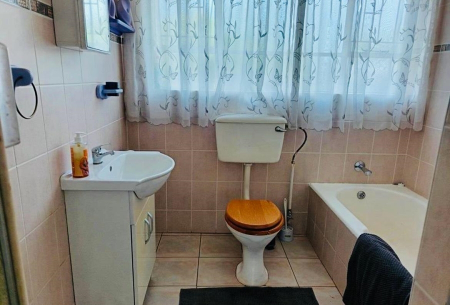 3 Bedroom Property for Sale in Helikonpark Gauteng