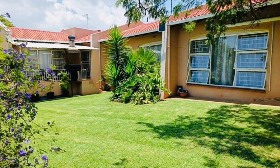 3 Bedroom Property for Sale in Helikonpark Gauteng