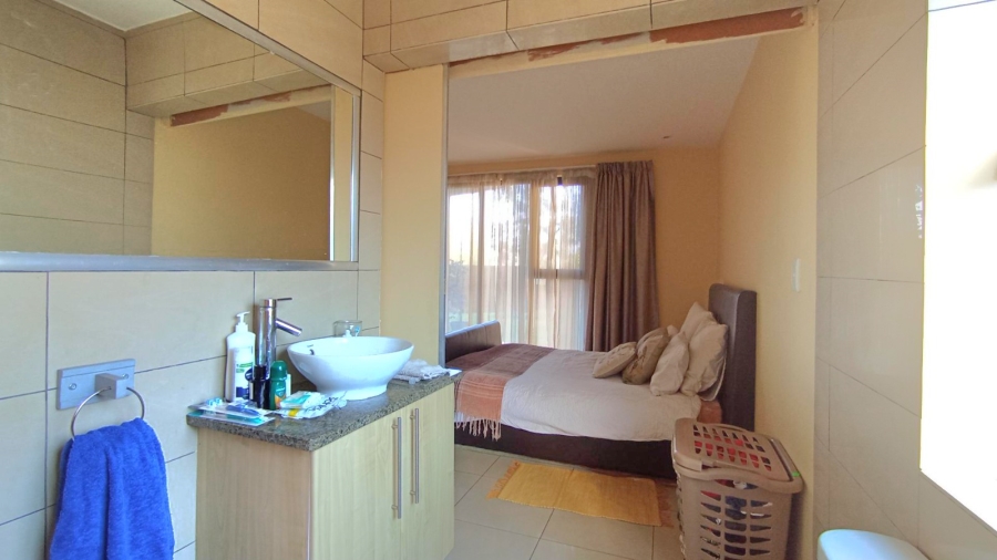 2 Bedroom Property for Sale in Rooihuiskraal North Gauteng