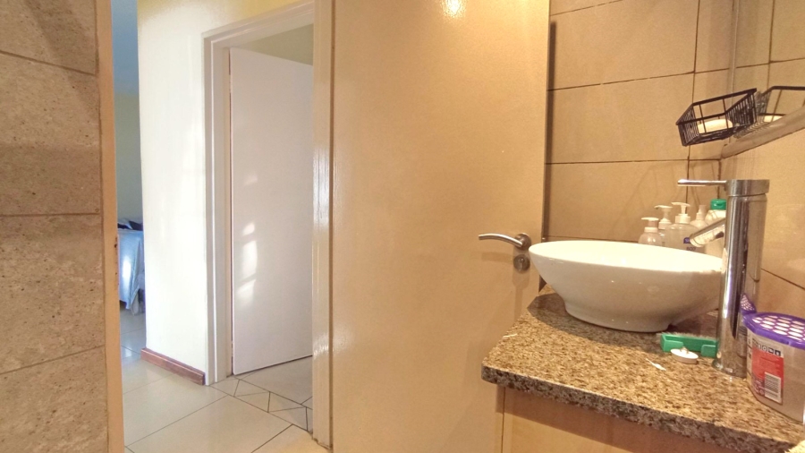2 Bedroom Property for Sale in Rooihuiskraal North Gauteng