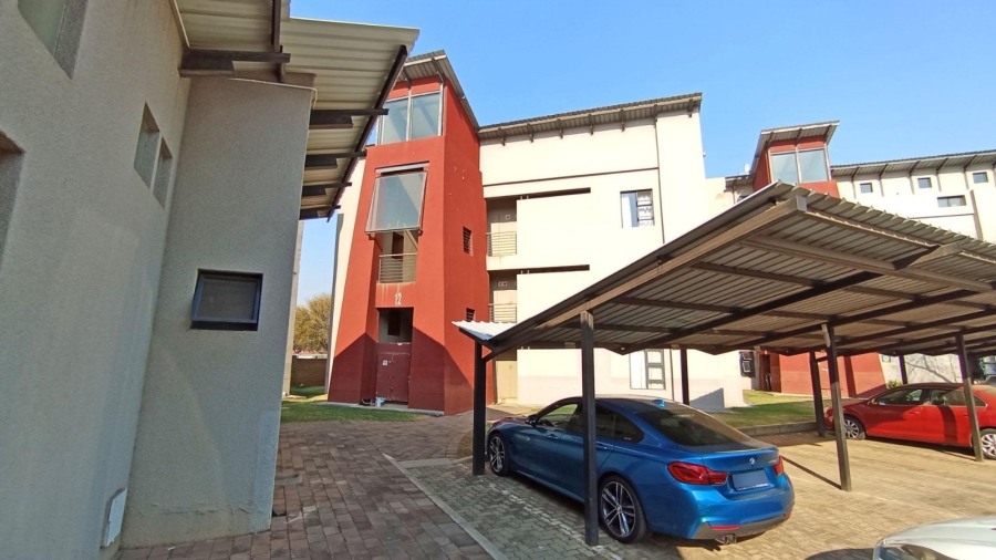 2 Bedroom Property for Sale in Rooihuiskraal North Gauteng