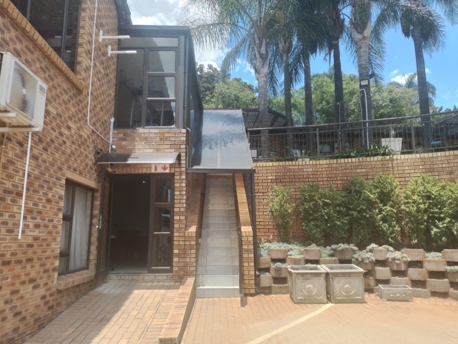 11 Bedroom Property for Sale in Helderkruin Gauteng