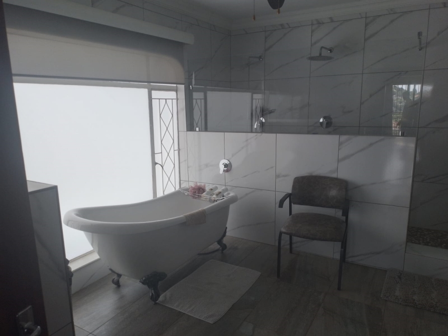 11 Bedroom Property for Sale in Helderkruin Gauteng