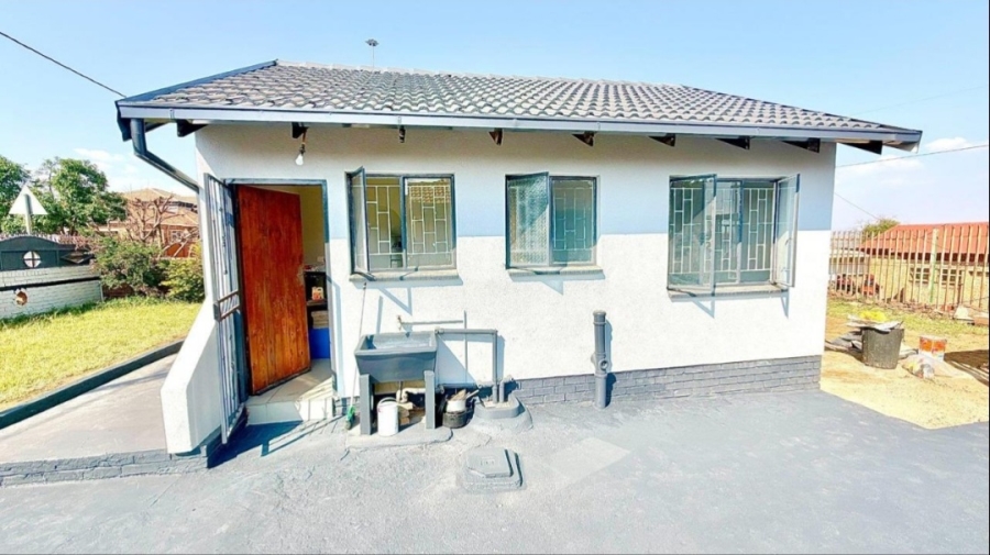 2 Bedroom Property for Sale in Soshanguve WW Gauteng