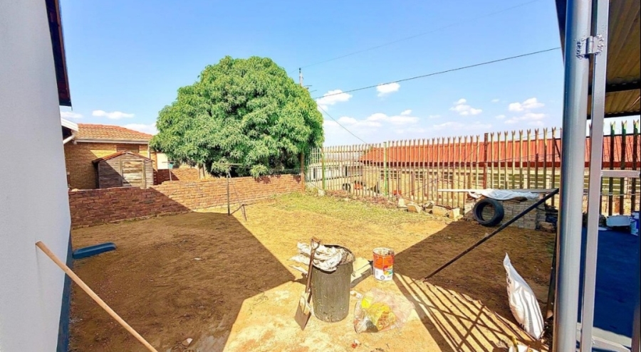 2 Bedroom Property for Sale in Soshanguve WW Gauteng