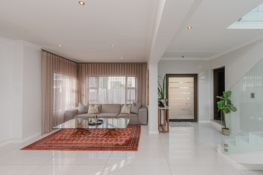 5 Bedroom Property for Sale in Beverley Gauteng