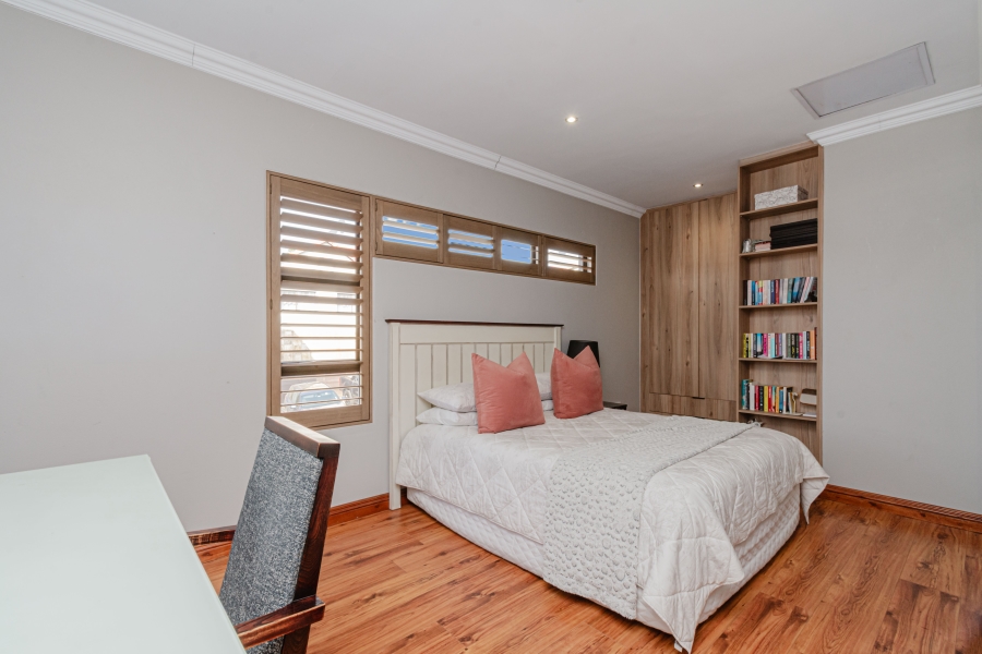 5 Bedroom Property for Sale in Beverley Gauteng