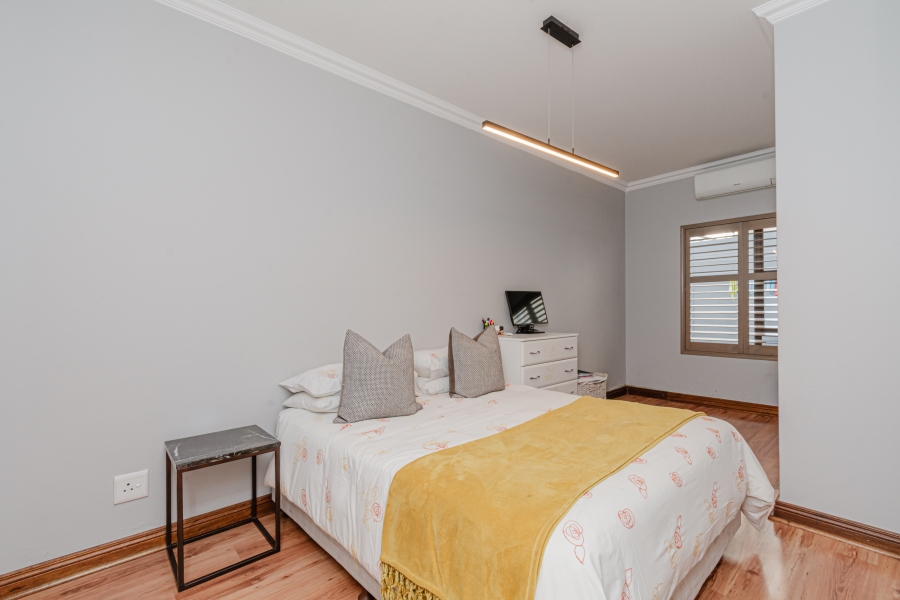 5 Bedroom Property for Sale in Beverley Gauteng