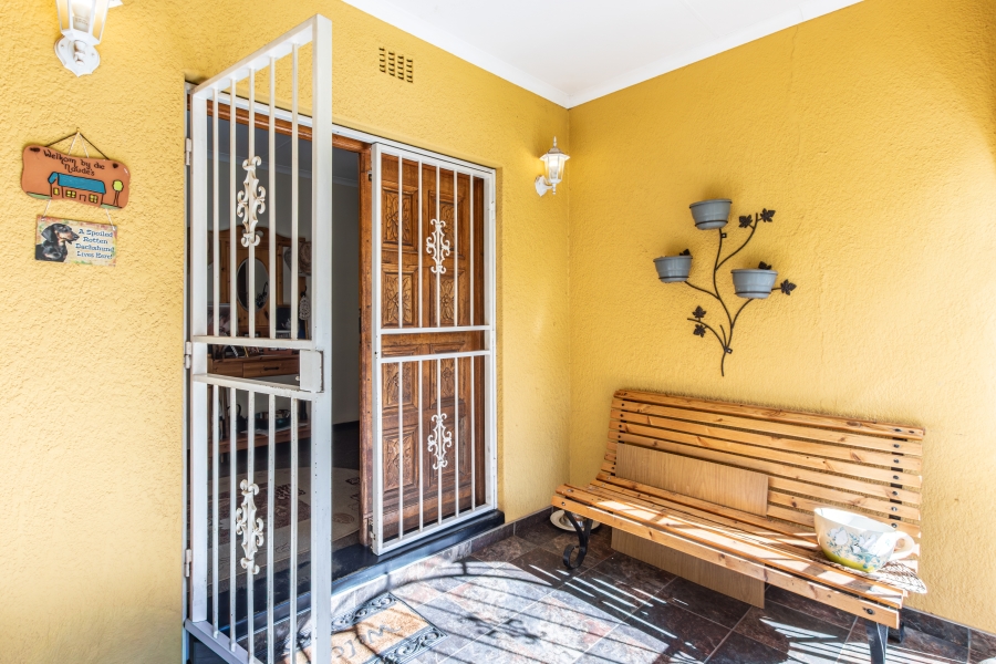 4 Bedroom Property for Sale in Helikonpark Gauteng