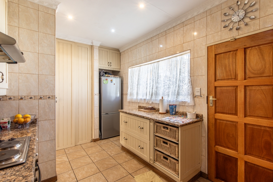 4 Bedroom Property for Sale in Helikonpark Gauteng