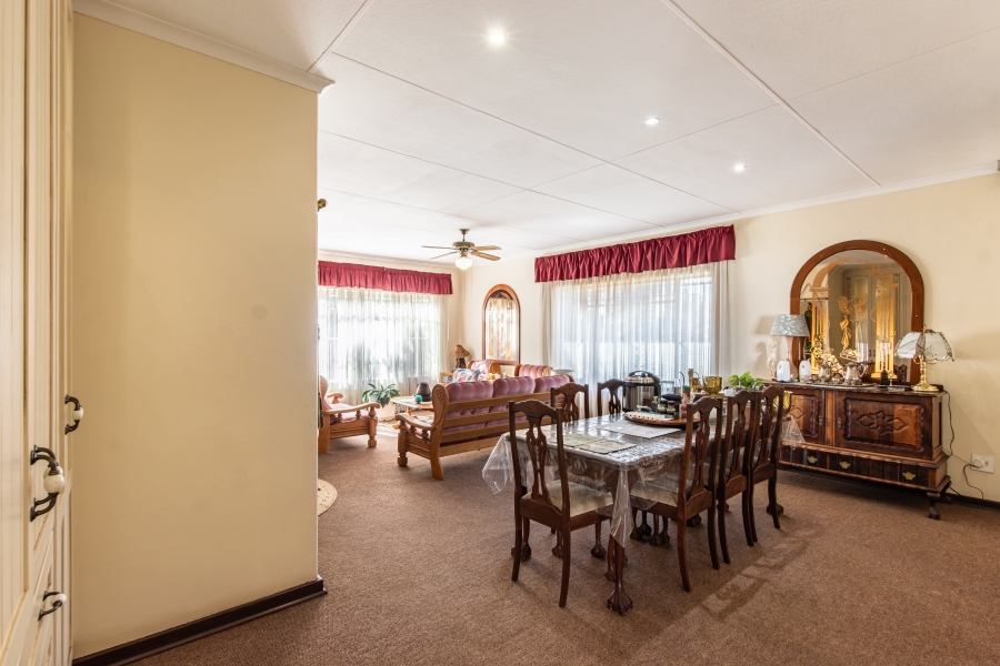 4 Bedroom Property for Sale in Helikonpark Gauteng