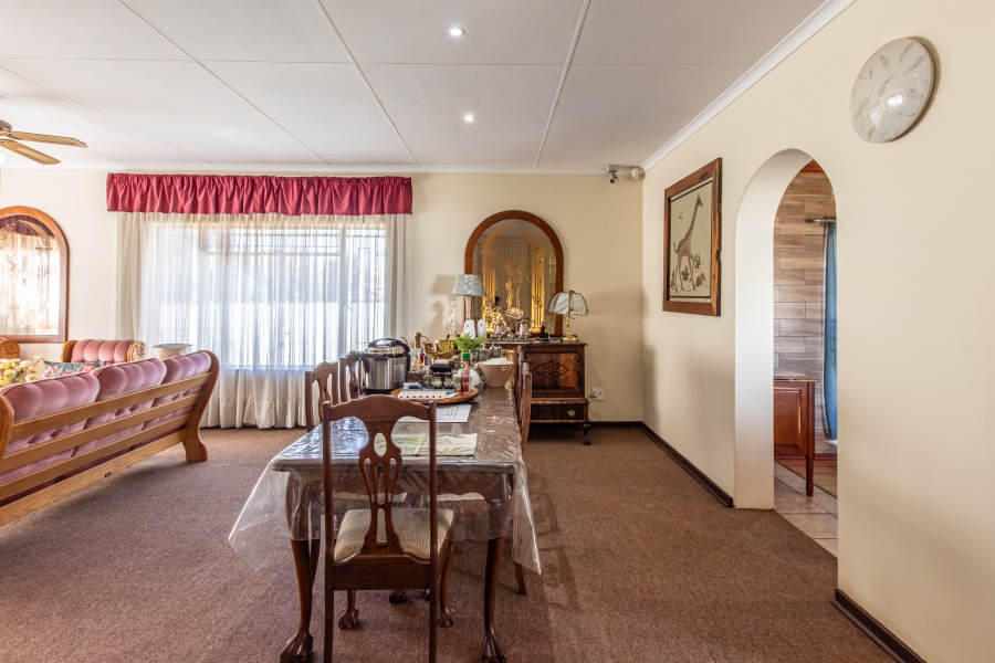 4 Bedroom Property for Sale in Helikonpark Gauteng