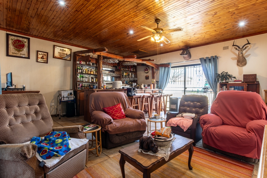4 Bedroom Property for Sale in Helikonpark Gauteng