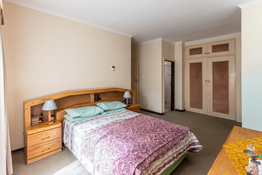 4 Bedroom Property for Sale in Helikonpark Gauteng