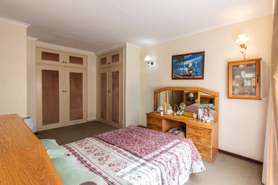 4 Bedroom Property for Sale in Helikonpark Gauteng