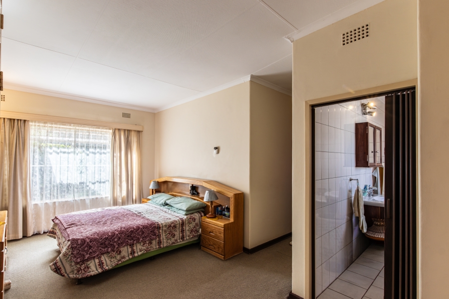4 Bedroom Property for Sale in Helikonpark Gauteng