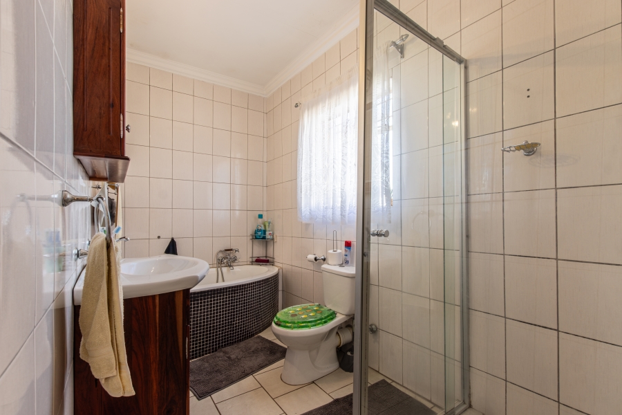 4 Bedroom Property for Sale in Helikonpark Gauteng