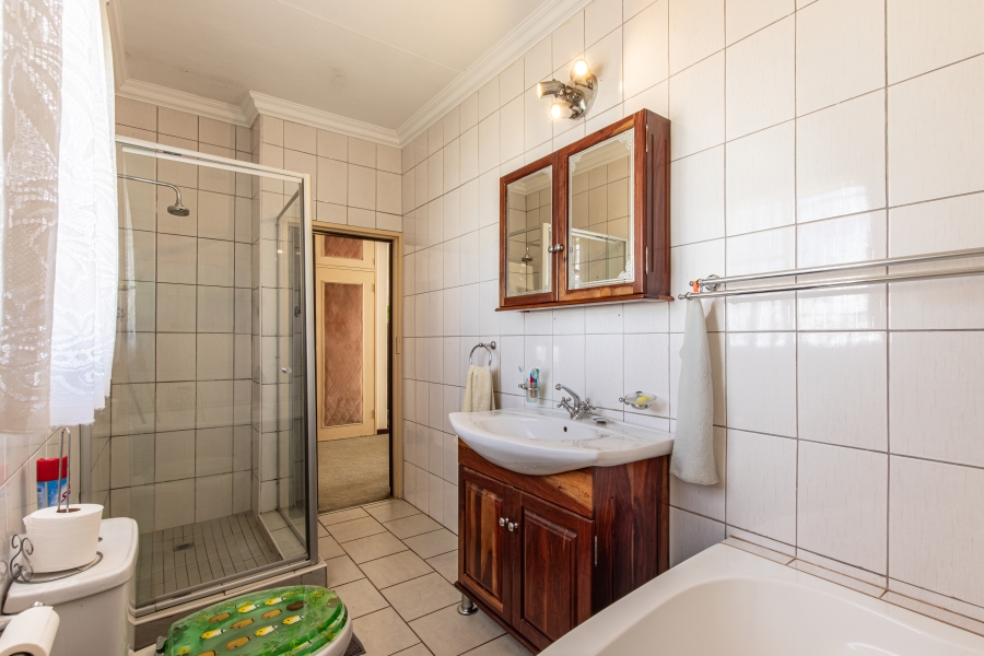 4 Bedroom Property for Sale in Helikonpark Gauteng