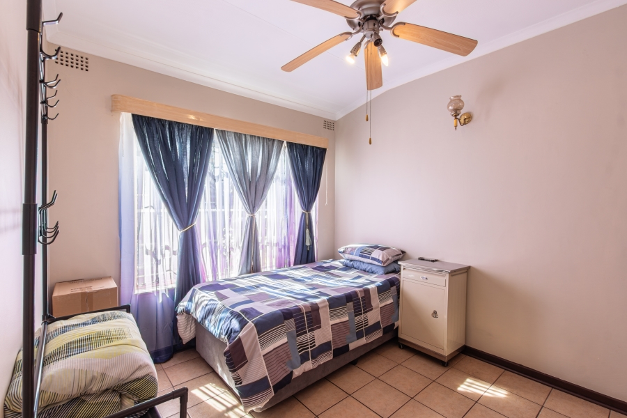 4 Bedroom Property for Sale in Helikonpark Gauteng