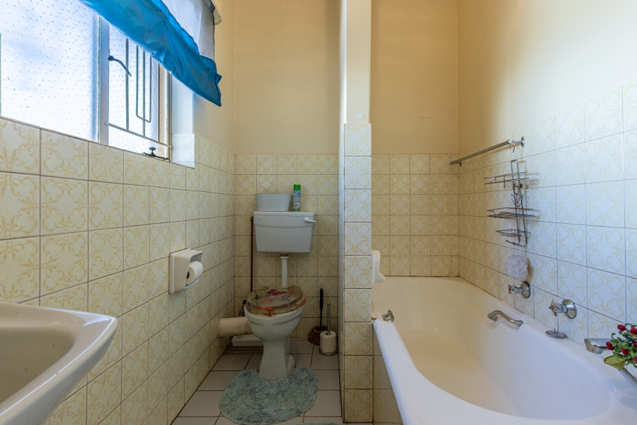 4 Bedroom Property for Sale in Helikonpark Gauteng