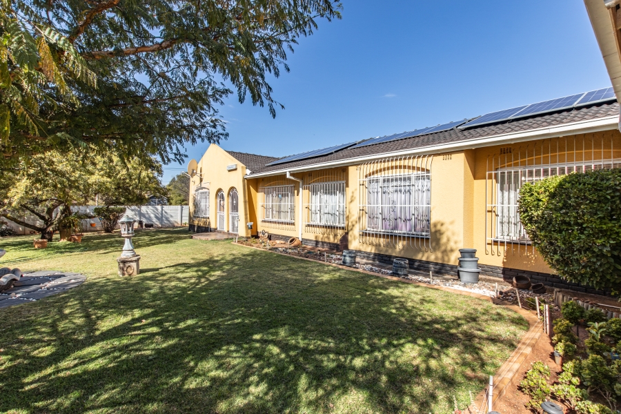 4 Bedroom Property for Sale in Helikonpark Gauteng