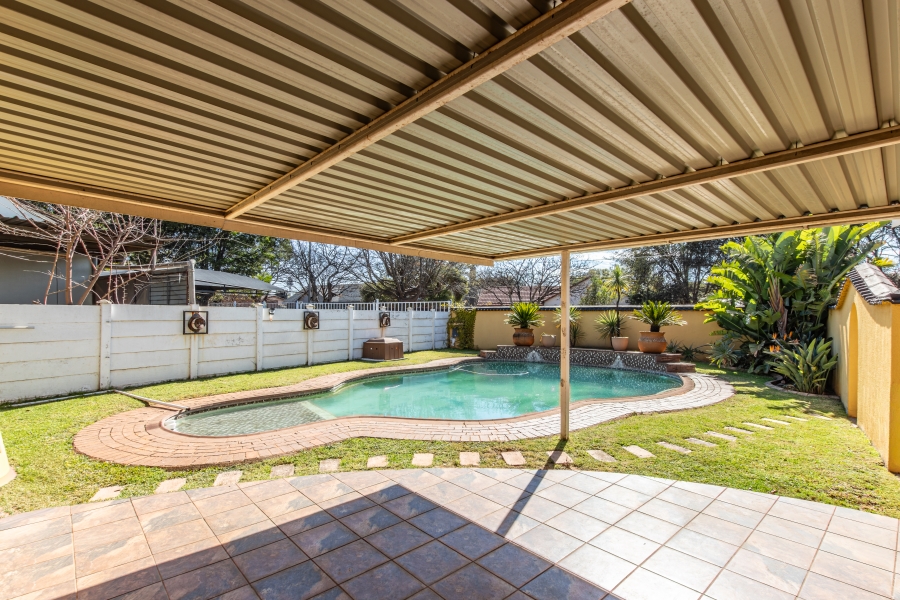 4 Bedroom Property for Sale in Helikonpark Gauteng