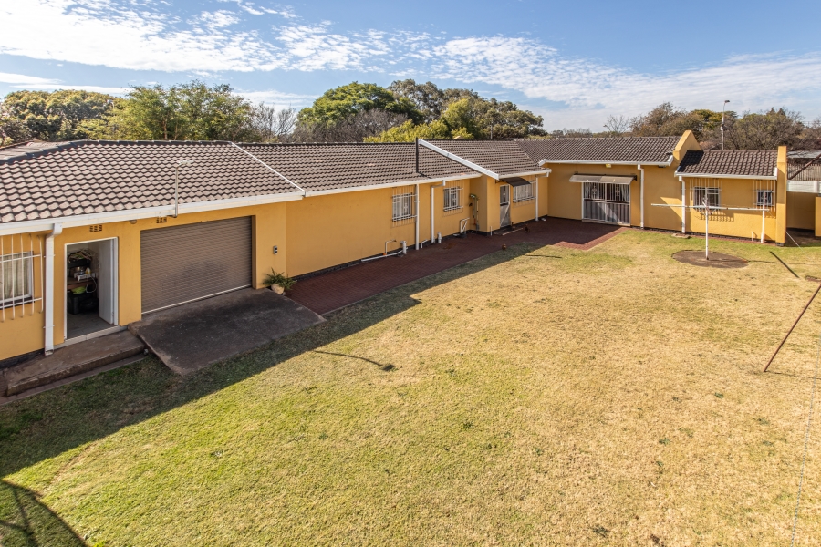 4 Bedroom Property for Sale in Helikonpark Gauteng