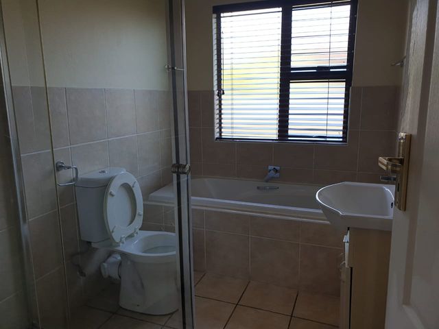 To Let 4 Bedroom Property for Rent in Greengate Gauteng