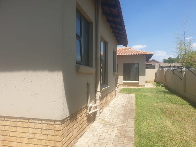 To Let 4 Bedroom Property for Rent in Greengate Gauteng