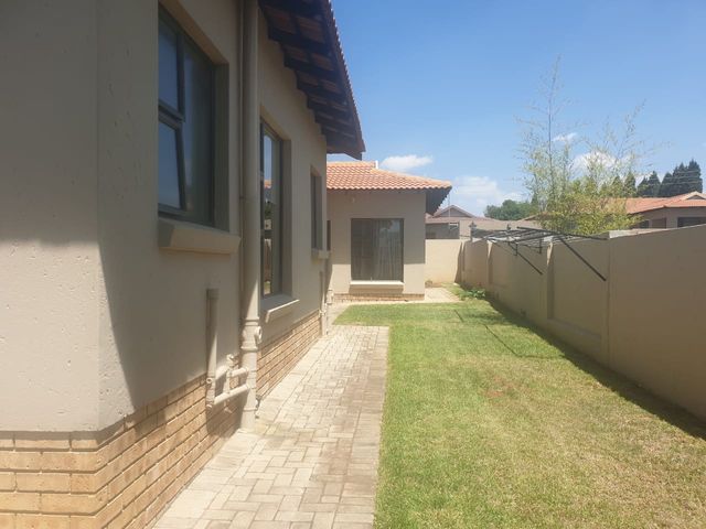 To Let 4 Bedroom Property for Rent in Greengate Gauteng