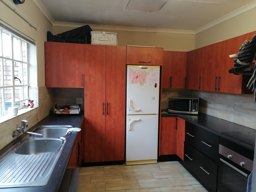 To Let 3 Bedroom Property for Rent in Florida Lake Gauteng