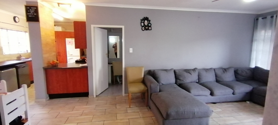 To Let 3 Bedroom Property for Rent in Florida Lake Gauteng