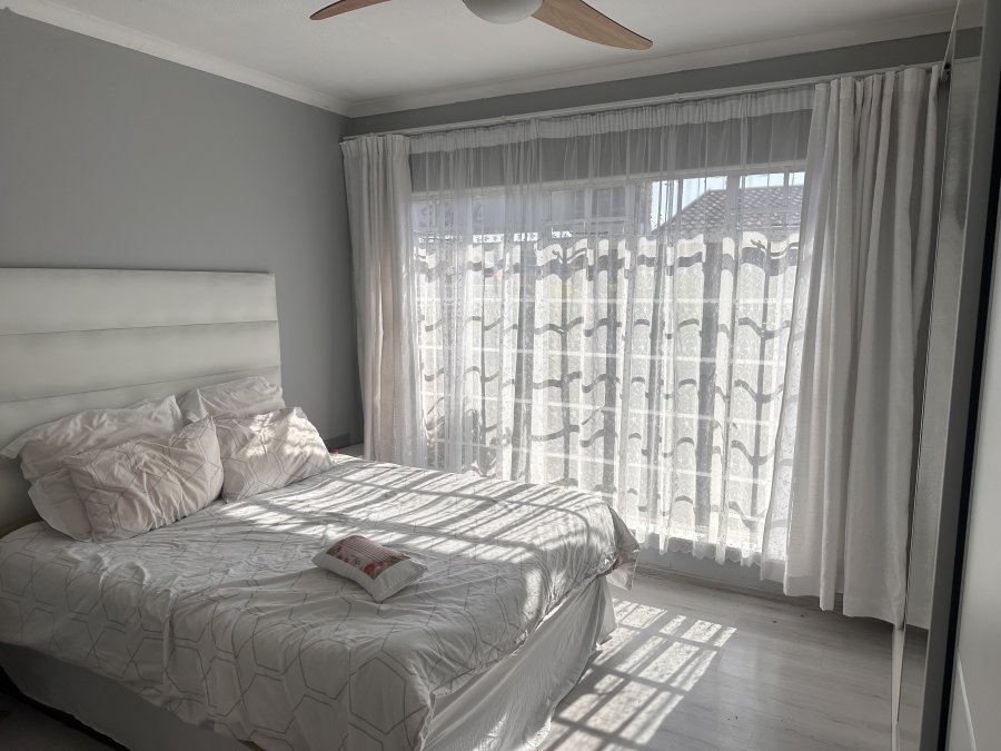 To Let 3 Bedroom Property for Rent in Florida Lake Gauteng