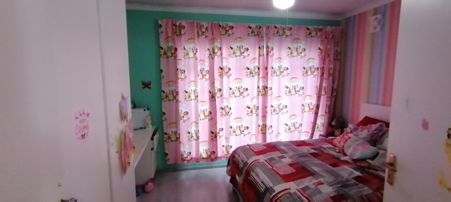 To Let 3 Bedroom Property for Rent in Florida Lake Gauteng