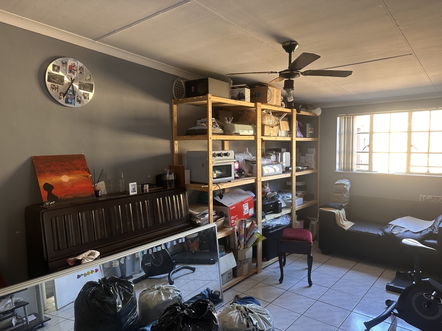 To Let 3 Bedroom Property for Rent in Florida Lake Gauteng