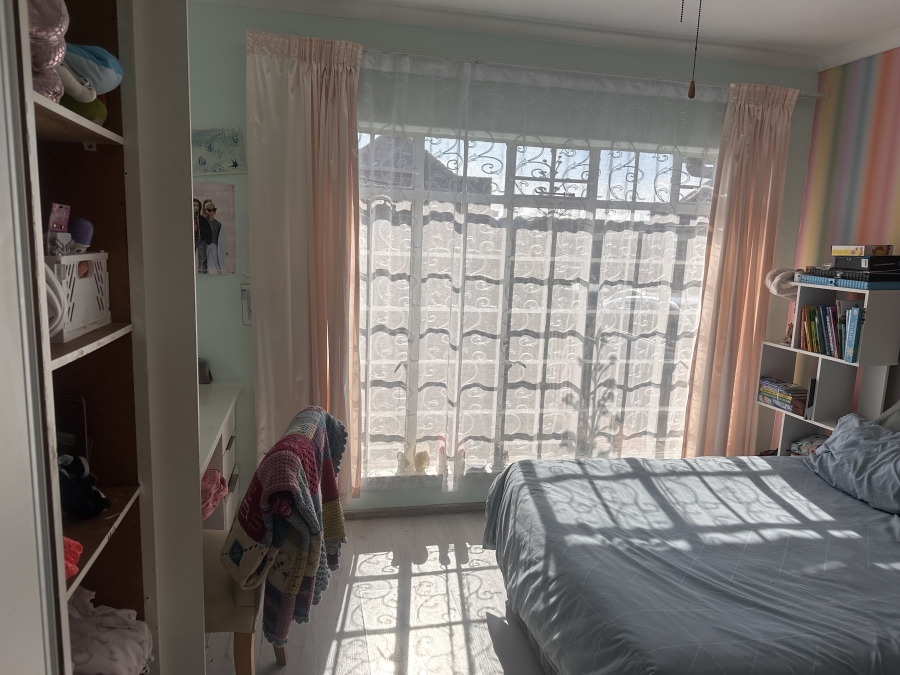 To Let 3 Bedroom Property for Rent in Florida Lake Gauteng