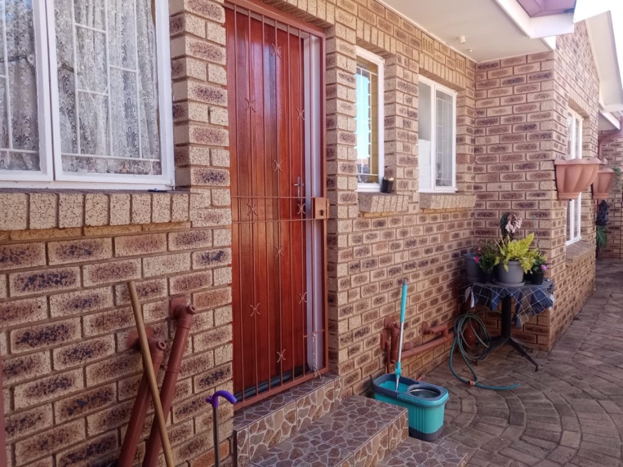 3 Bedroom Property for Sale in Greenhills Gauteng