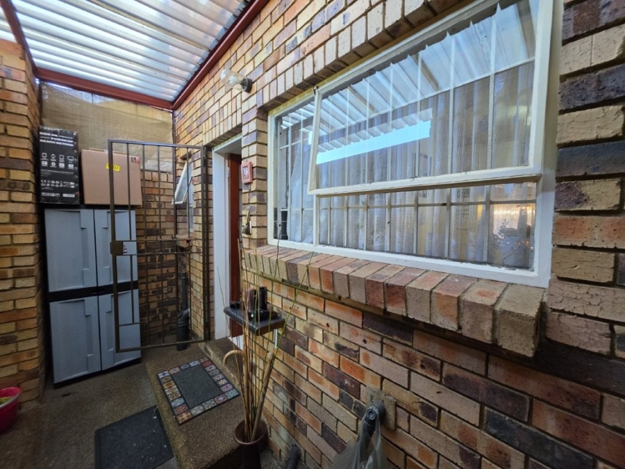 2 Bedroom Property for Sale in New Redruth Gauteng