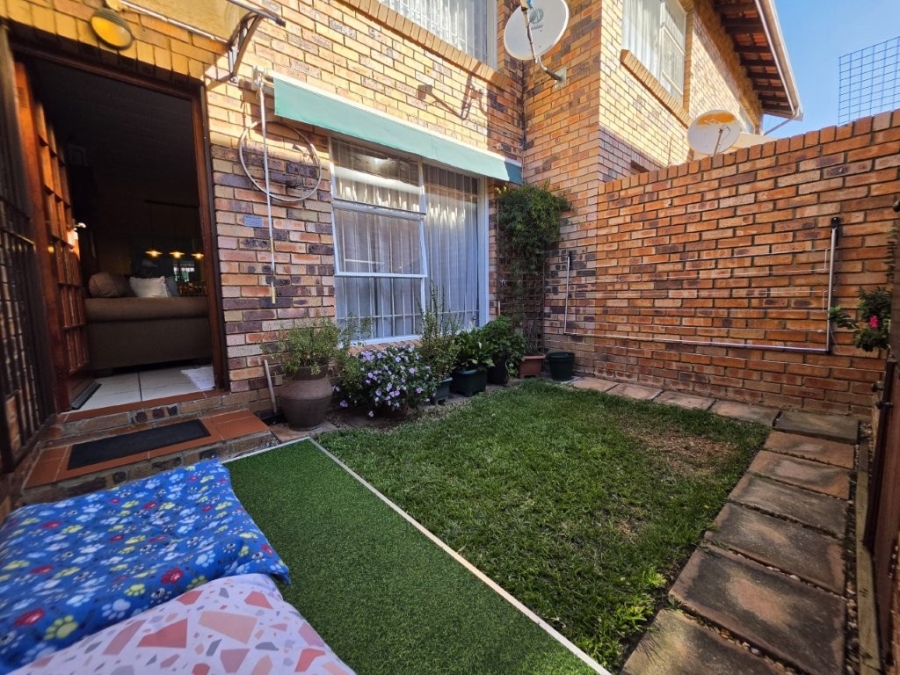 2 Bedroom Property for Sale in New Redruth Gauteng