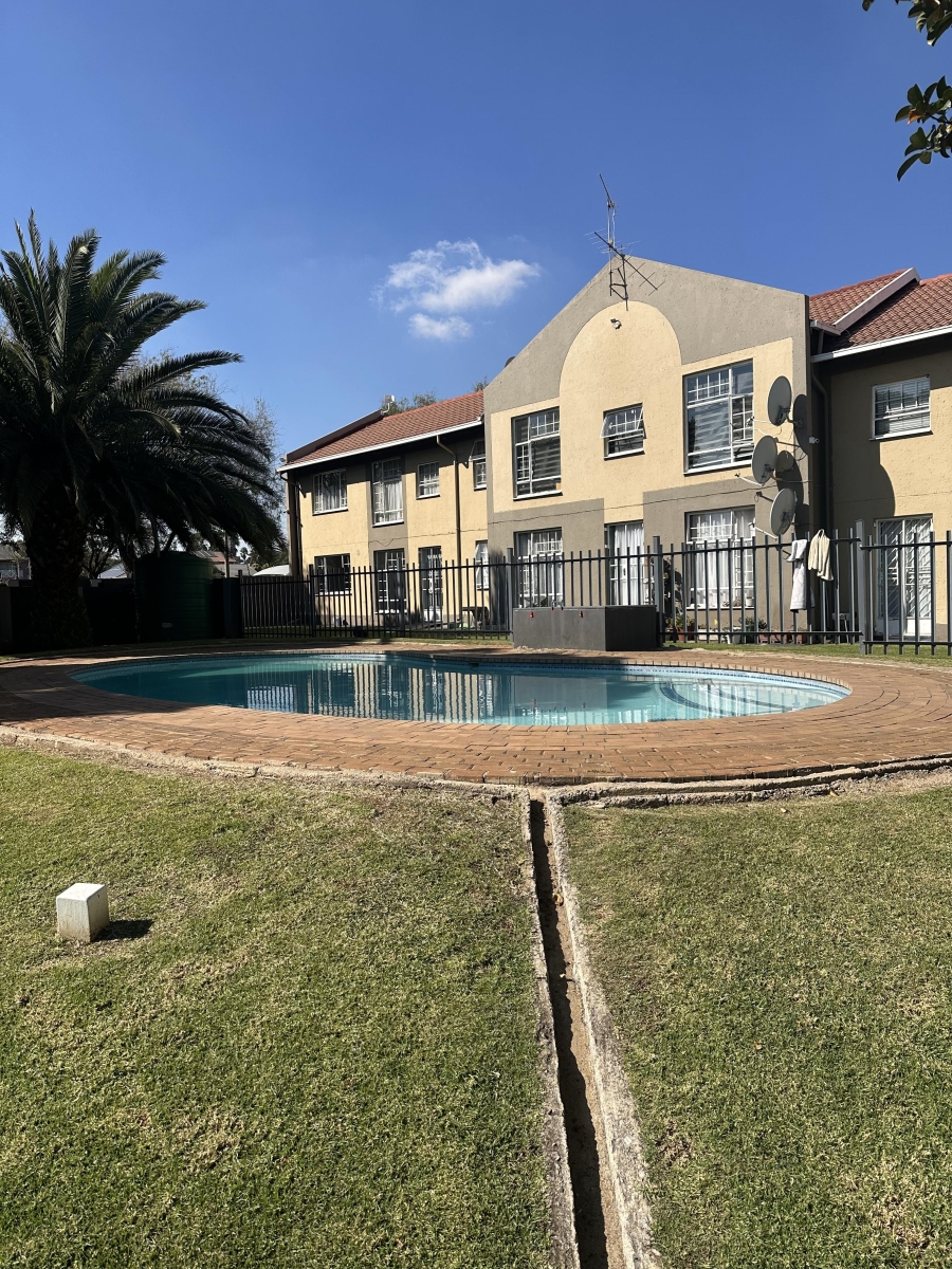 2 Bedroom Property for Sale in Verwoerdpark Gauteng