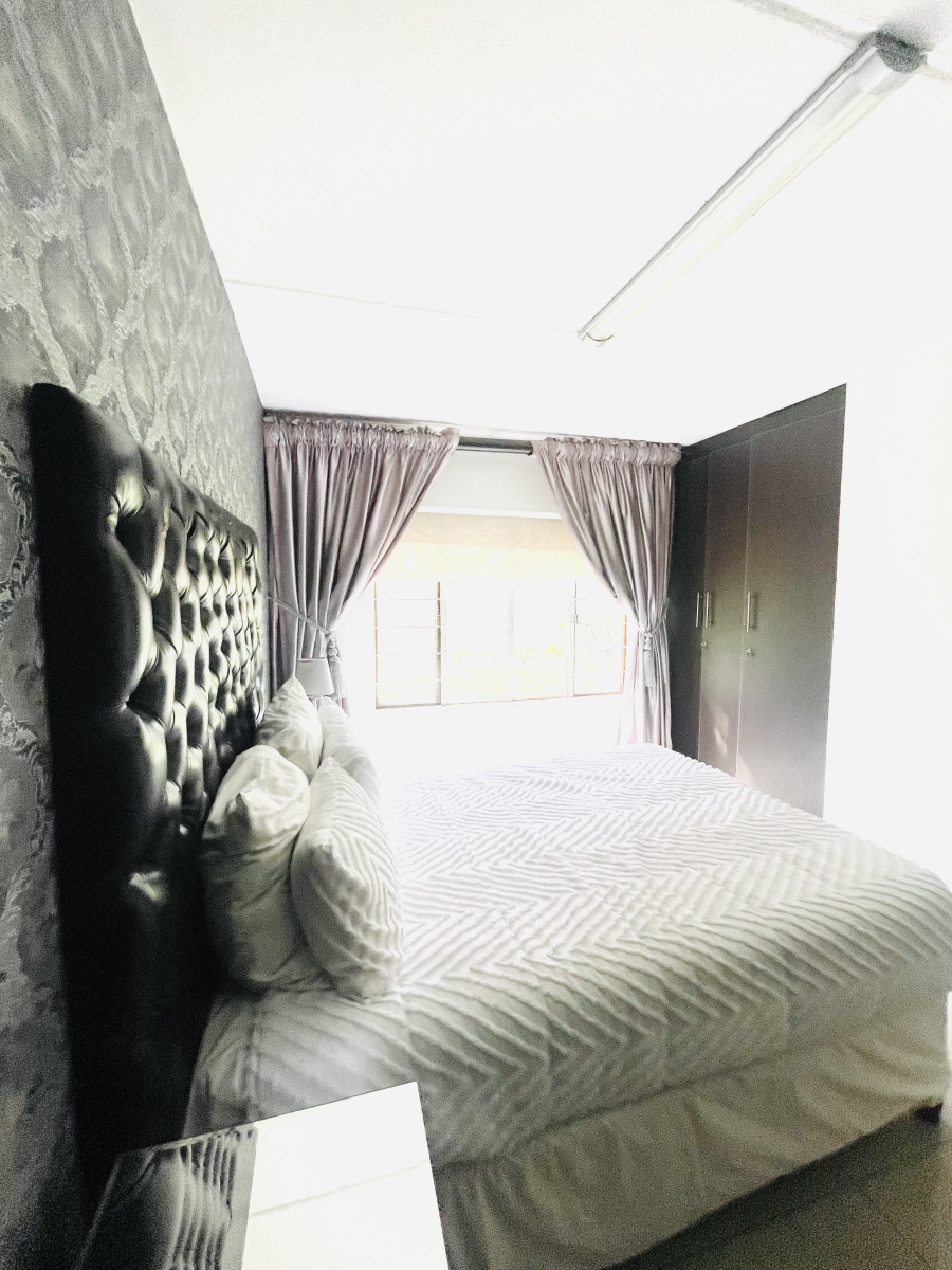 To Let 2 Bedroom Property for Rent in Sandown Gauteng