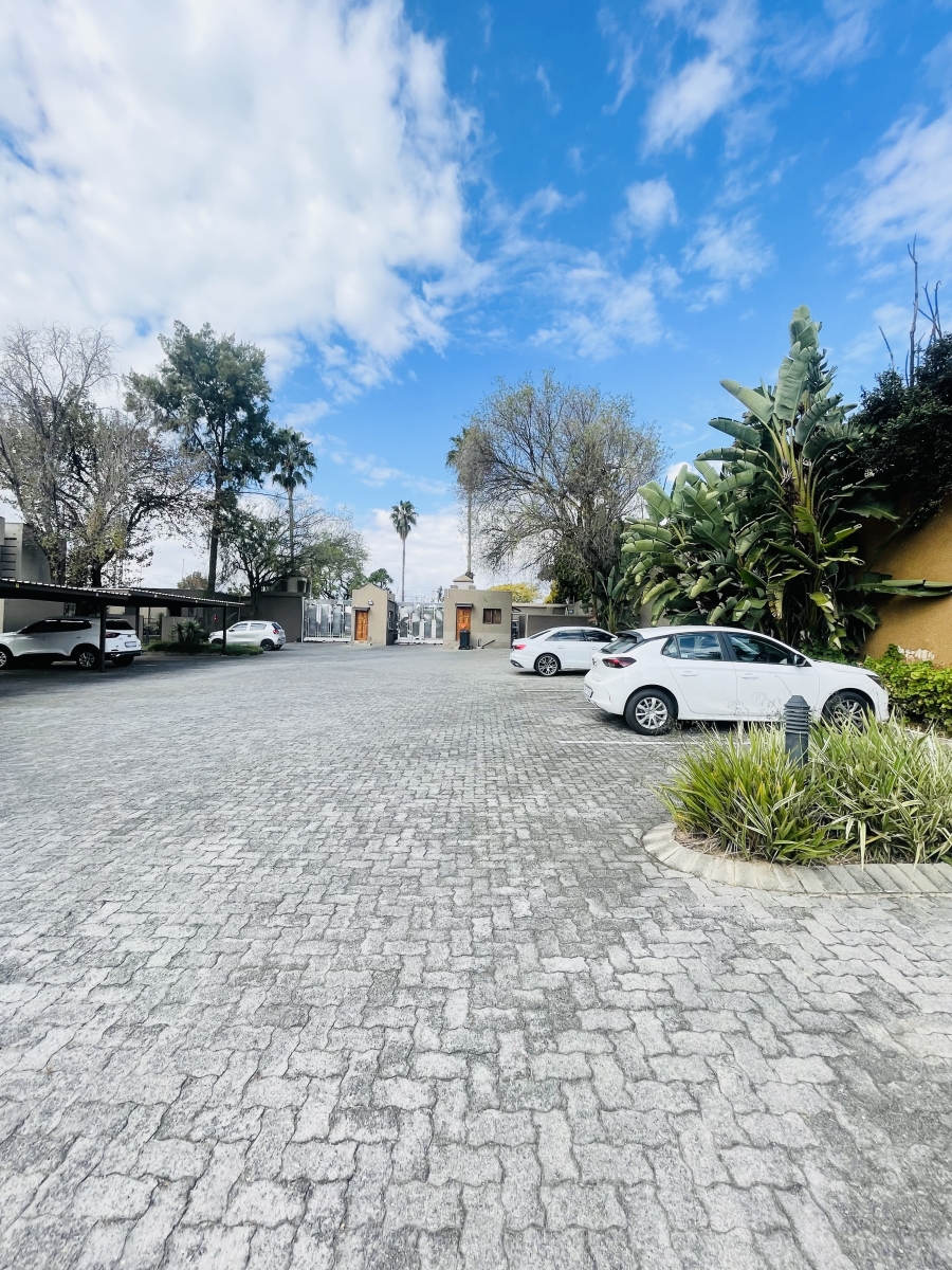 To Let 2 Bedroom Property for Rent in Sandown Gauteng
